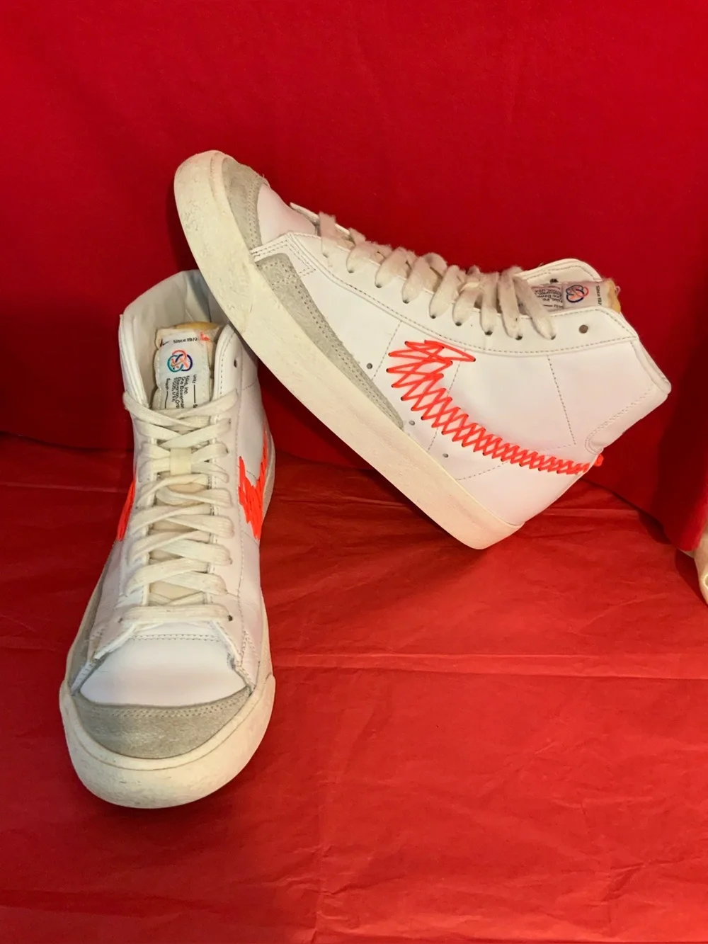 NIKE